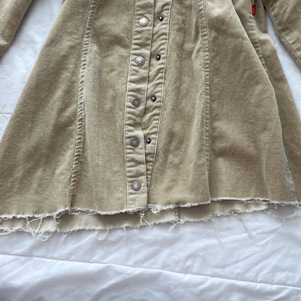 Hot Kiss Women’s Tan Jacket w/ Front Snap Buttons & Frayed Bottom Hem - Size L - Picture 9 of 9